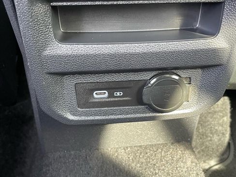 Used 2022 Volkswagen Tiguan SE image 23