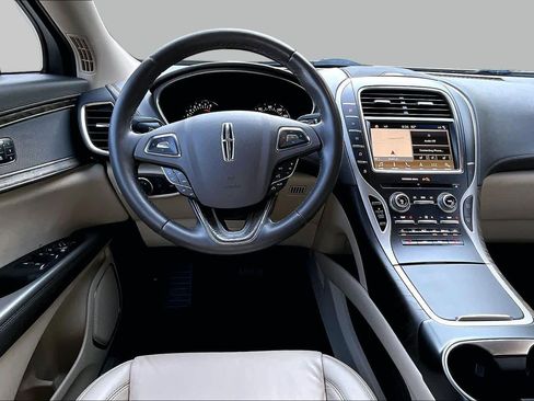 Used 2018 Lincoln MKX Select w/ Select Plus Package FWD image 6
