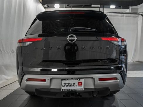 Used 2024 Nissan Pathfinder Platinum w/ Black Appearance Package image 5