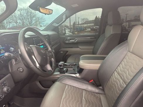 Used 2023 Chevrolet Silverado 1500 ZR2 w/ Technology Package image 11