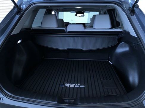 Used 2023 Toyota Corolla Cross LE w/ Moonroof Package image 32