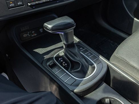 Certified 2025 Hyundai Kona SEL AWD/4WD image 19