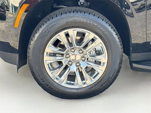 Used 2025 GMC Yukon XL Denali w/ Advanced Technology Package AWD/4WD image 38