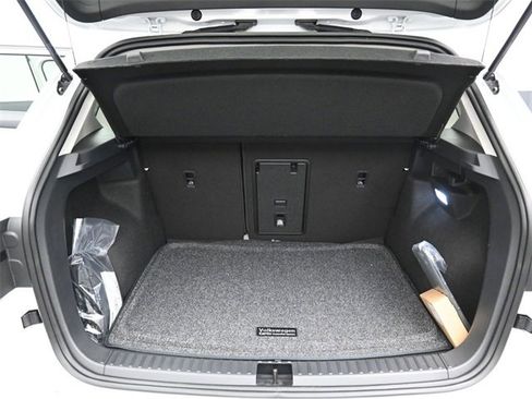 New 2026 Volkswagen Taos SEL image 12