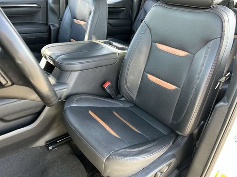 Used 2023 GMC Sierra 1500 AT4 w/ Technology Package AWD/4WD image 19