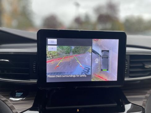 Used 2023 Ford Explorer Limited image 16