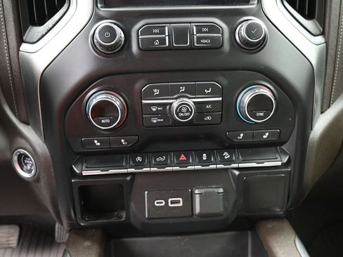 Used 2020 Chevrolet Silverado 1500 RST w/ Texas Edition AWD/4WD image 17