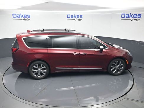Used 2018 Chrysler Pacifica Limited image 54