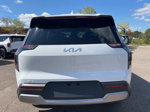 New 2026 Kia EV9 Wind AWD/4WD image 3