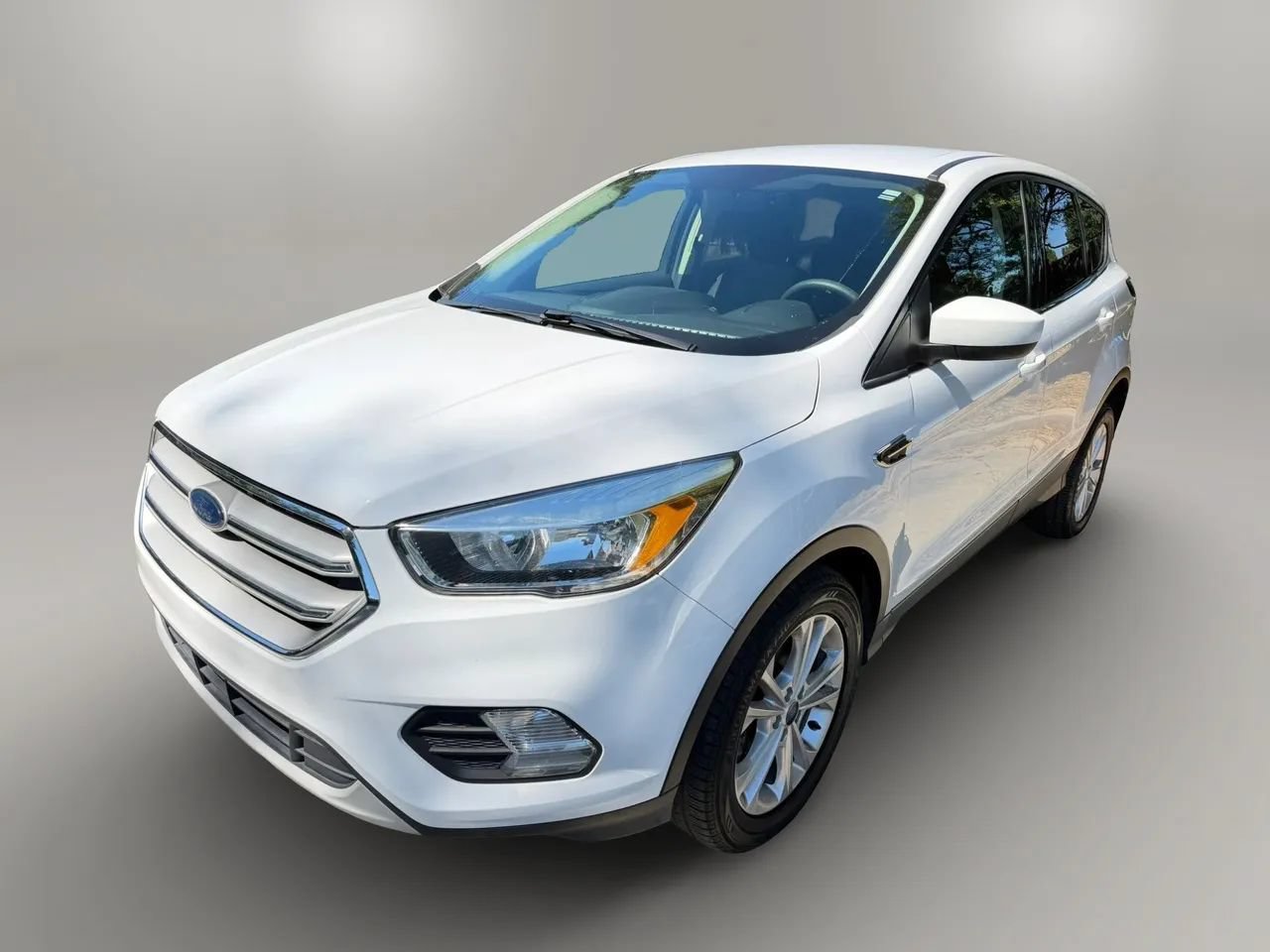 Used 2019 Ford Escape SE FWD image 4