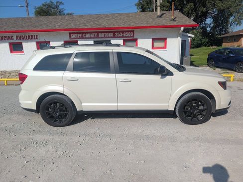 Used 2015 Dodge Journey SXT w/ Sun/Sound Group FWD image 2