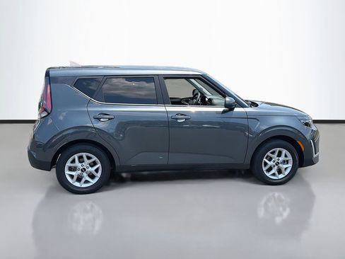 Used 2025 Kia Soul LX w/ LX Technology Package FWD image 4