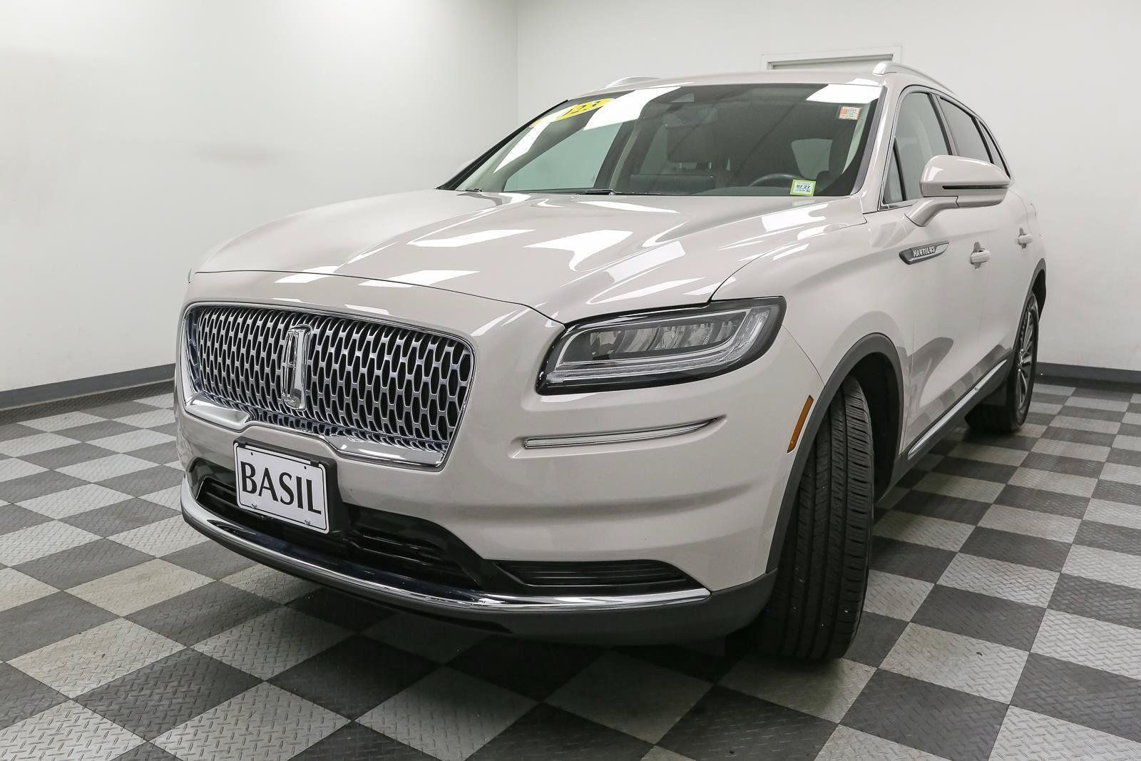 Used 2023 Lincoln Nautilus AWD w/ Premium Package image 4