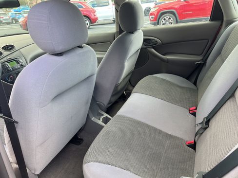 Used 2004 Ford Focus SE FWD image 11