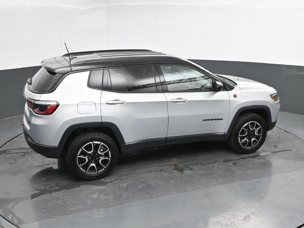 Used 2024 Jeep Compass Trailhawk AWD/4WD image 36