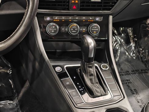 Used 2021 Volkswagen Jetta SE FWD image 9