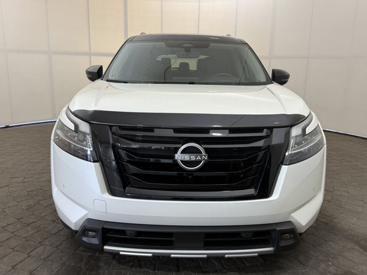 Used 2023 Nissan Pathfinder Platinum AWD/4WD image 2