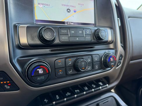 Used 2017 GMC Sierra 2500 Denali w/ Duramax Plus Package AWD/4WD image 15