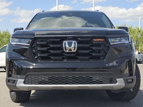 New 2025 Honda Pilot TrailSport image 3