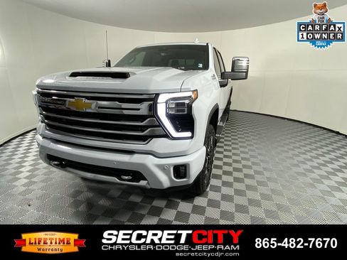 Used 2026 Chevrolet Silverado 2500 High Country w/ High Country Premium Package AWD/4WD image 3