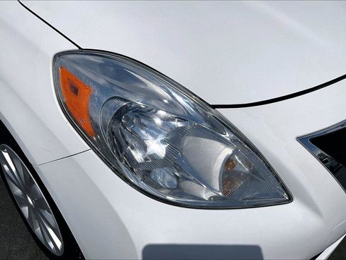 Used 2012 Nissan Versa SV w/ Convenience Pkg FWD image 29