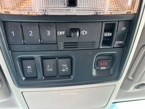 Used 2016 Toyota 4Runner Limited AWD/4WD image 25