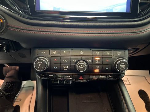 Used 2024 Dodge Durango R/T w/ Tow 'N Go Package AWD/4WD image 19