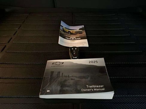 Used 2025 Chevrolet TrailBlazer RS w/ Convenience Package image 91