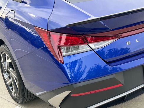 Certified 2025 Hyundai Elantra Sport FWD image 13