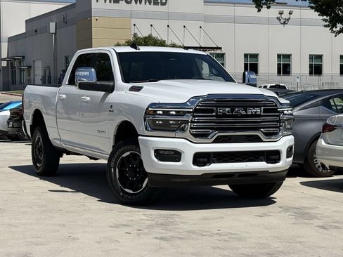 Used 2026 RAM 2500 Laramie AWD/4WD image 3