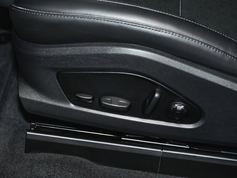 Used 2025 Porsche Macan 4 Electric image 46