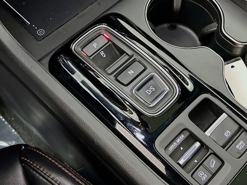 Used 2025 Honda Pilot TrailSport image 16