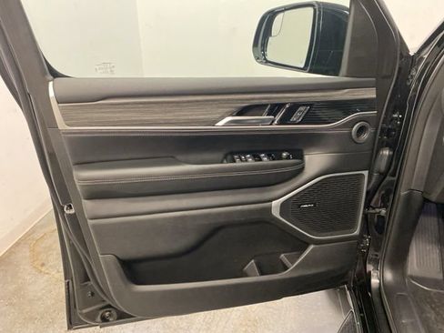 Used 2023 Jeep Wagoneer Series II w/ Premium Group I AWD/4WD image 20