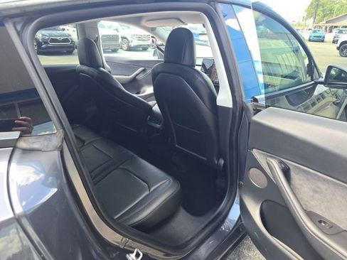 Used 2022 Tesla Model Y Performance image 38