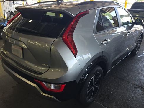 Used 2023 Kia Niro FWD image 5