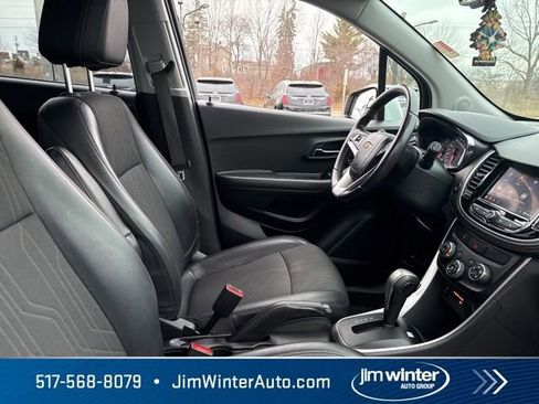 Used 2020 Chevrolet Trax LT w/ LT Convenience Package image 14