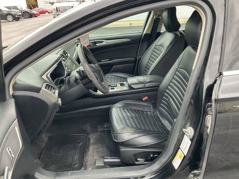 Used 2017 Ford Fusion SE w/ Fusion SE Technology Package FWD image 9