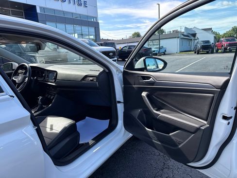 Used 2023 Volkswagen Jetta SE FWD image 36