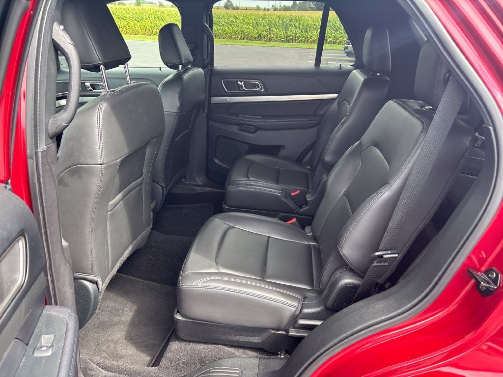 Used 2019 Ford Explorer XLT w/ Equipment Group 202A AWD/4WD image 6