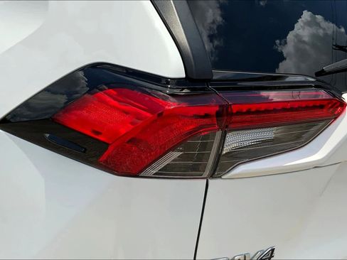 Used 2019 Toyota RAV4 LE FWD image 28