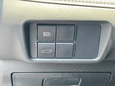 Used 2021 Toyota Highlander XLE FWD image 26