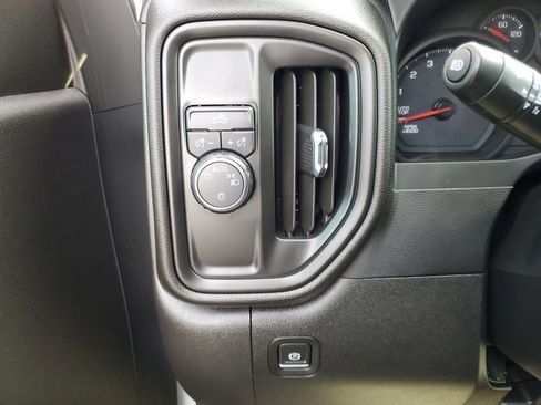 Used 2022 Chevrolet Silverado 1500 Custom image 21