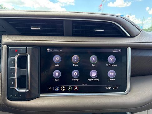 Used 2021 GMC Yukon XL Denali w/ Denali Premium Package image 28