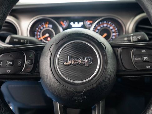 Used 2020 Jeep Gladiator Sport image 19