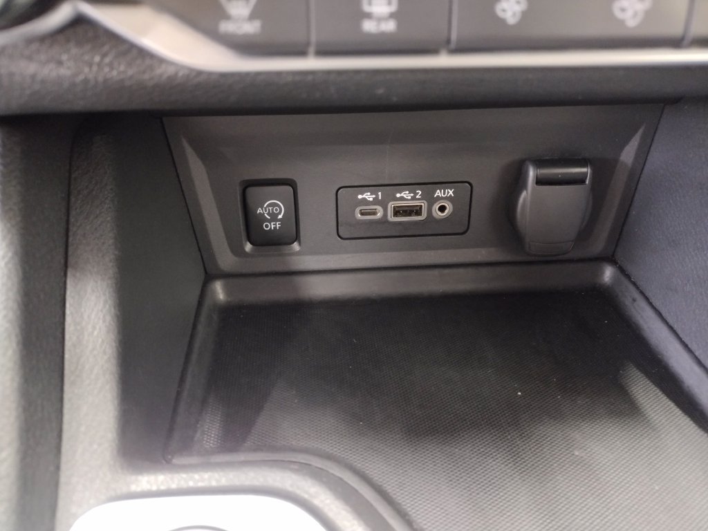 Used 2025 Nissan Sentra SR FWD image 25