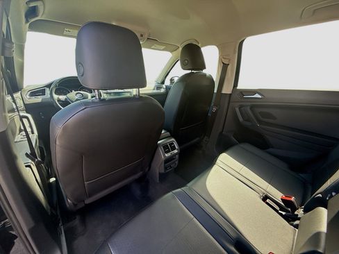 Used 2018 Volkswagen Tiguan SE FWD image 22