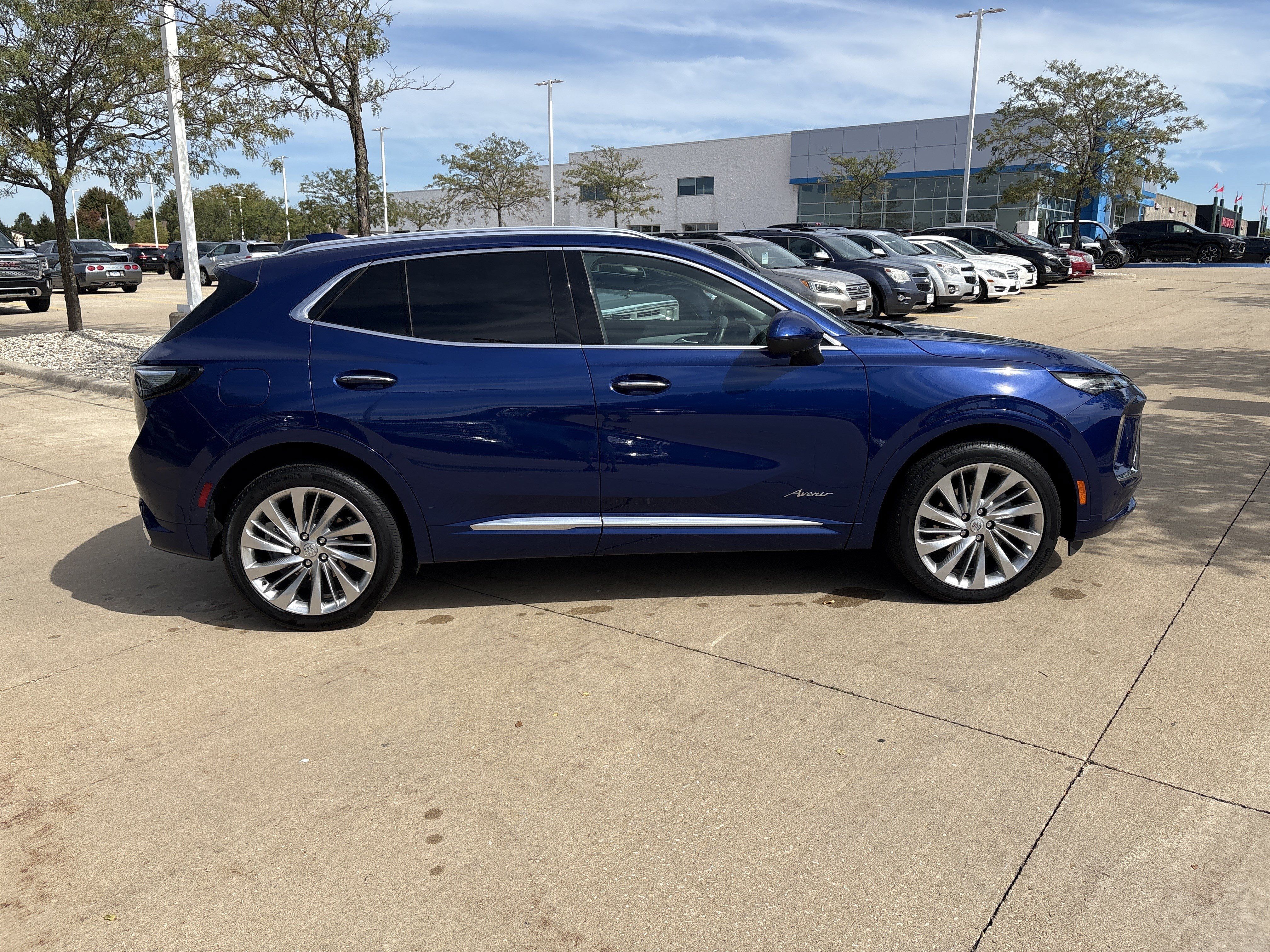 Used 2024 Buick Envision Avenir AWD/4WD image 9