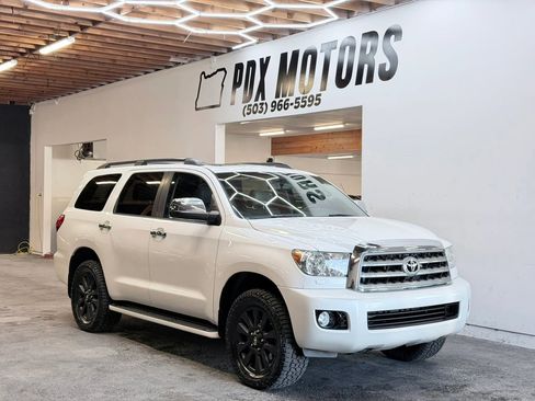 Used 2015 Toyota Sequoia Platinum image 1