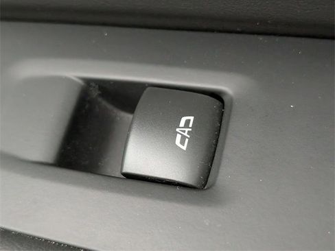 Used 2025 Chevrolet Suburban Z71 image 38