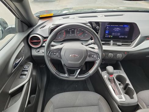 Used 2024 Chevrolet Trax RS FWD image 13